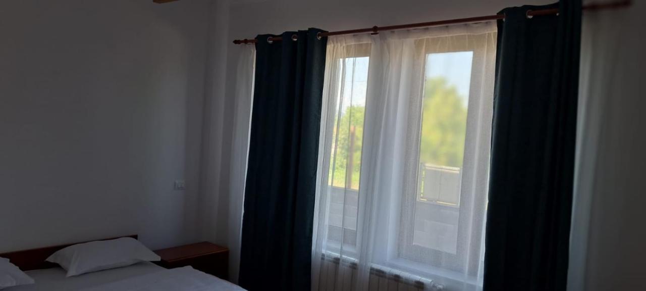 Casa Francesca Apartment Comanesti  ภายนอก รูปภาพ