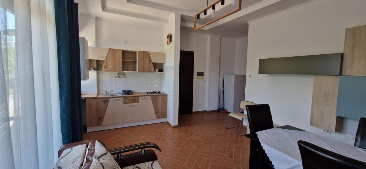 Casa Francesca Apartment Comanesti  ภายนอก รูปภาพ