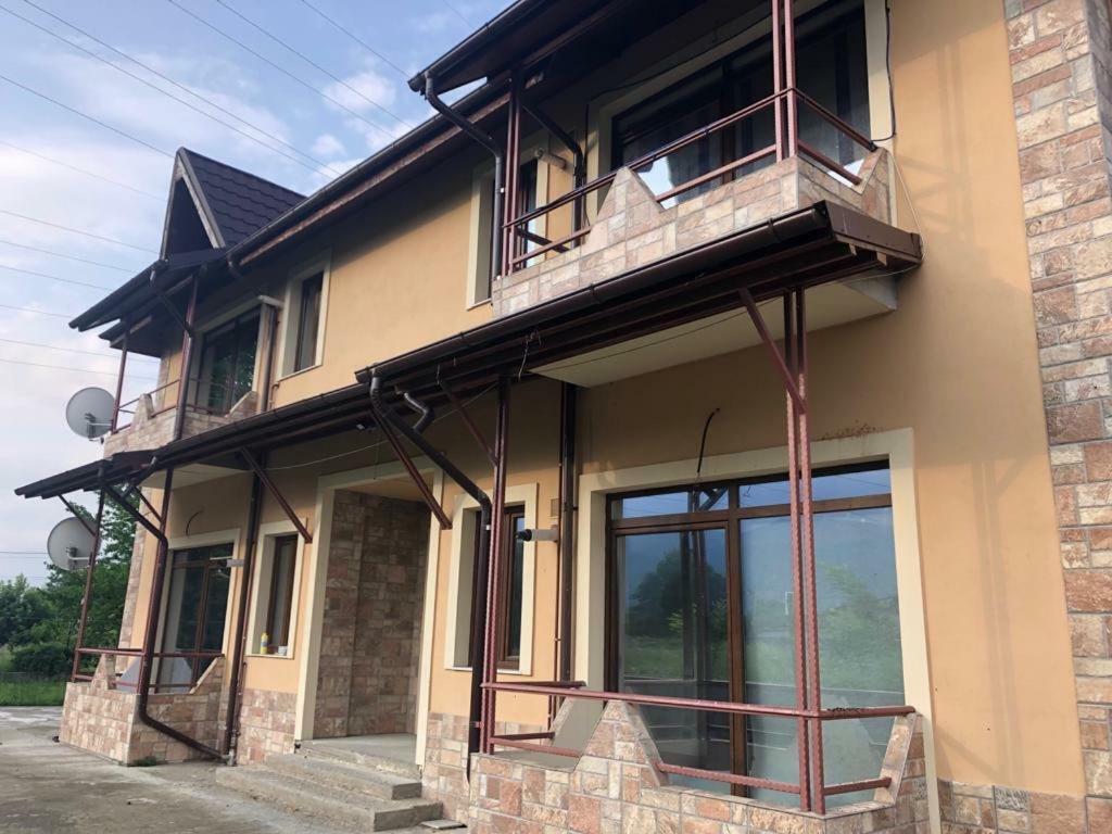 Casa Francesca Apartment Comanesti  ภายนอก รูปภาพ